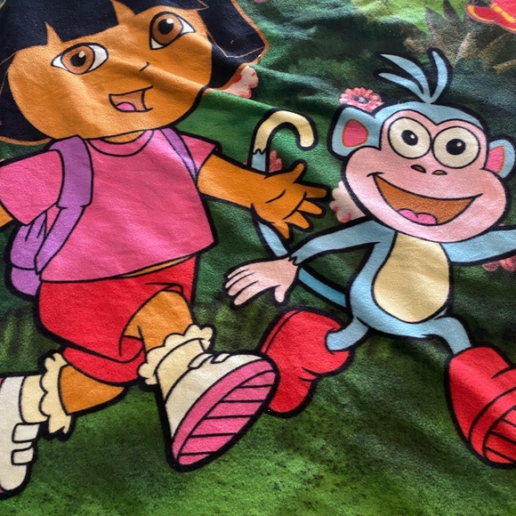 Dora the Explorer Kids Blanket - Green and Pink - Picture 3 of 5